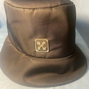 Authentic Off White bucket hat still in excellent condition.